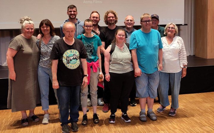 Besuch des Dokumentar-Films ''Was uns bewegt''