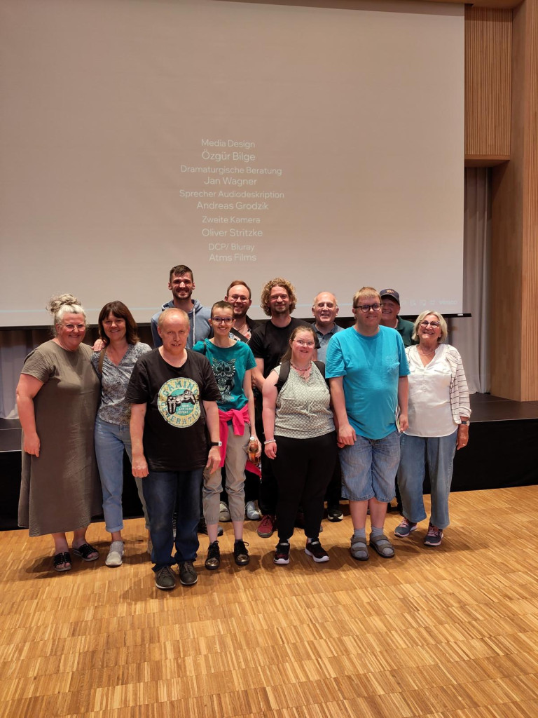 Besuch des Dokumentar-Films ''Was uns bewegt''