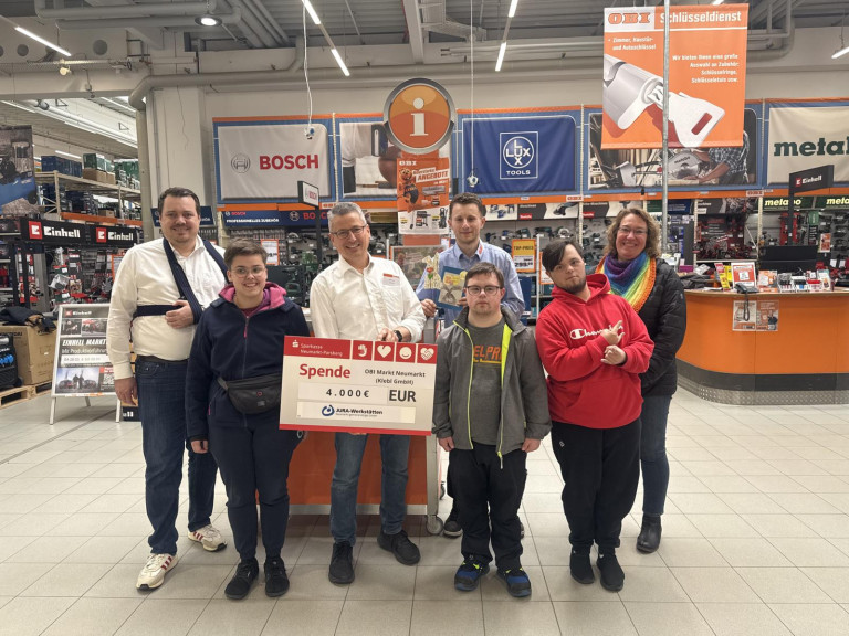 Spendenübergabe Christbaum-Verkaufsaktion OBI Markt Neumarkt