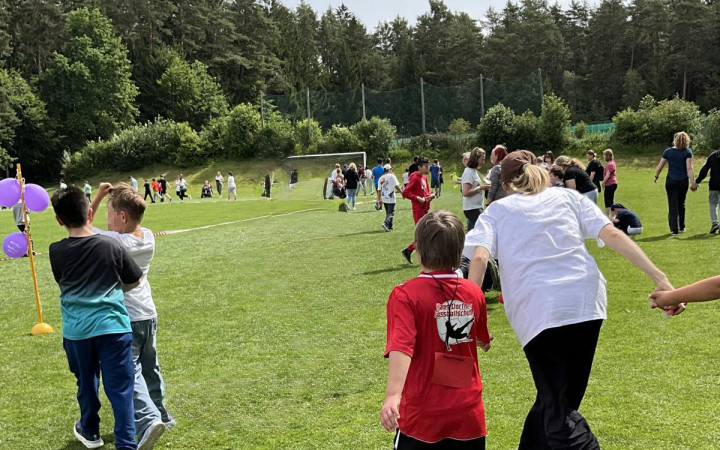 Kinder laufen fuer Kinder 2026 fleissig wurden Runden gedreht und Spenden gesammelt vpx