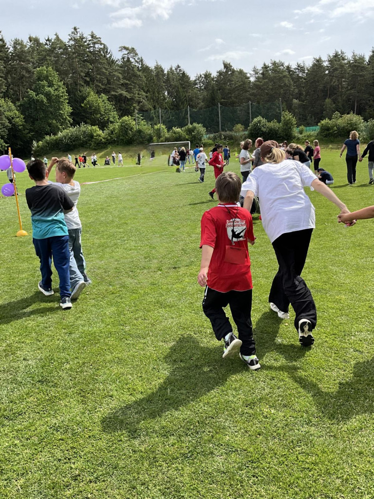 Kinder laufen fuer Kinder 2026 fleissig wurden Runden gedreht und Spenden gesammelt vpx