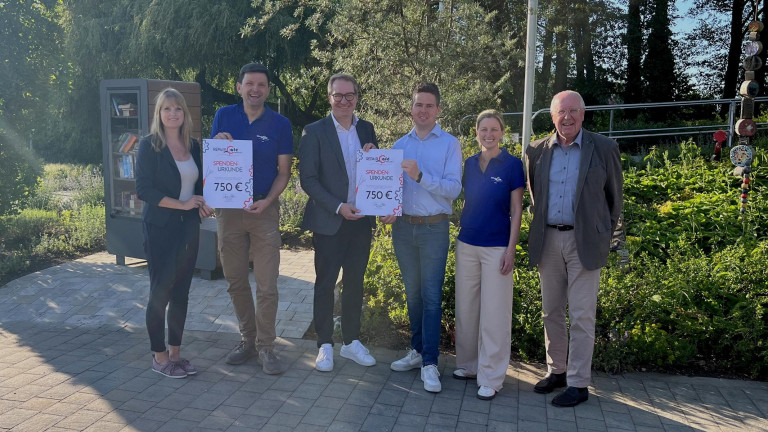 Spendenübergabe vor Ort beim Repair Café