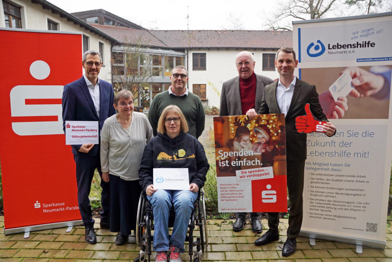 Auf dem Foto v. l. Marcus Belian, Petra Kahramanoglu, Claudia Franke, Vertrauensperson für Menschen mit Behinderung Sascha Rustler, Dr. Wilhelm Baur, Florian Gschwendtner