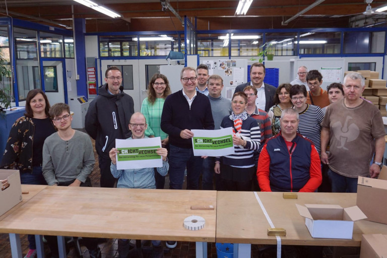 Gruppenfoto - Aktion "Schichtwechsel" in den JURA.-Werkstätten Neumarkt